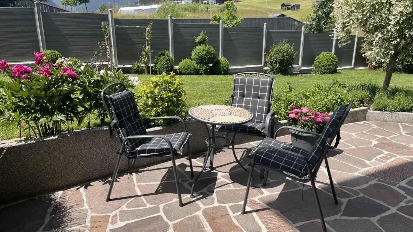 Garten der Casa Habicht mit Liegewiese