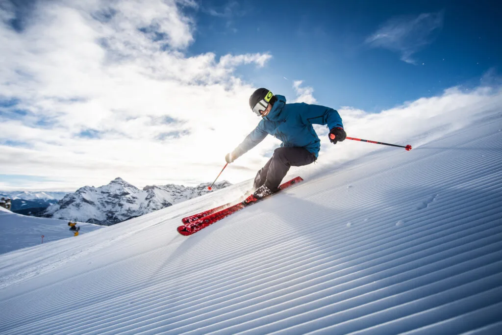 Verschneite Piste im Skigebiet Schlick 2000 im Stubaital
